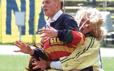 Mecz drużyn Hools Girls Arka Gdynia z Piraniami Ogniwo Sopot, 6 kwietnia 2002 r. Źródło: Stefan Kraszewski / PAP